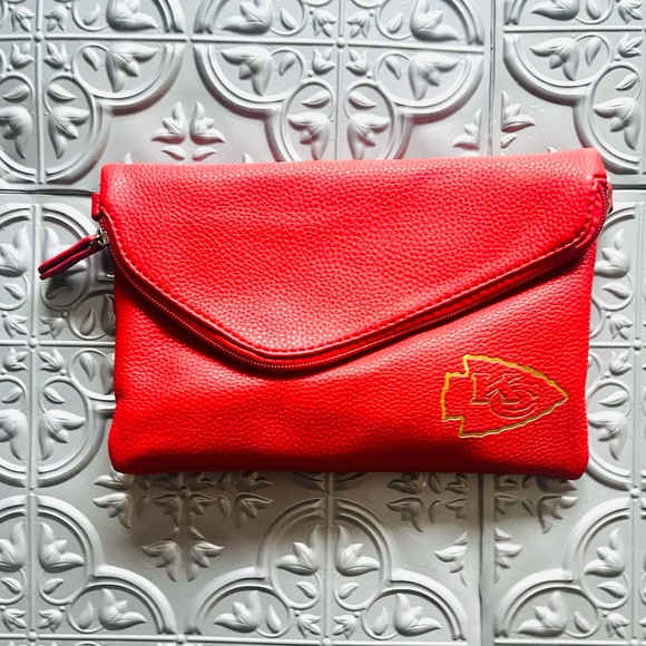 ♦️SOLD♦️NEW NFL Kansas City Chiefs Littleearth Red Wristlet Purse/Crossbody - Picture 2 of 7